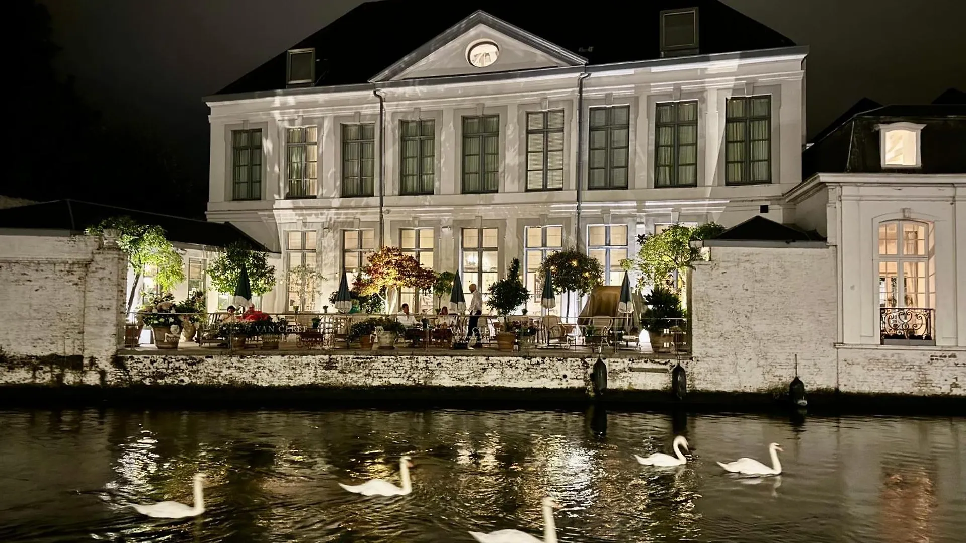 Sleeping Swan Bed and Breakfast Brygge 0*,